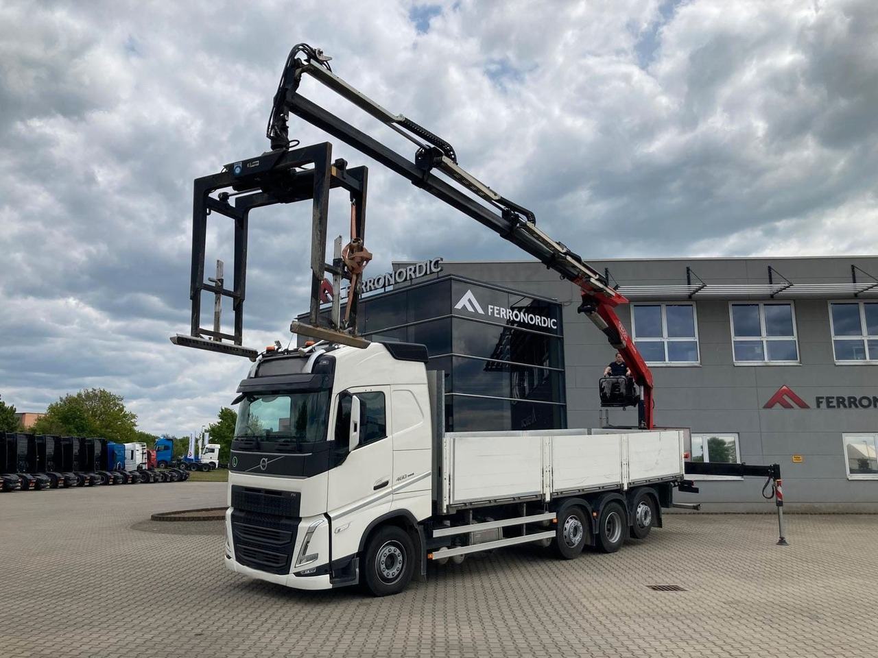 Volvo FH460 8x2 TRIDEM VLA&NLA gelenkt*FASSI F215AS.24 - Auto s hydraulickou rukou: obrázek 1 Volvo FH460 8x2 TRIDEM VLA&NLA gelenkt*FASSI F215AS.24 - Auto s hydraulickou rukou: obrázek 1
