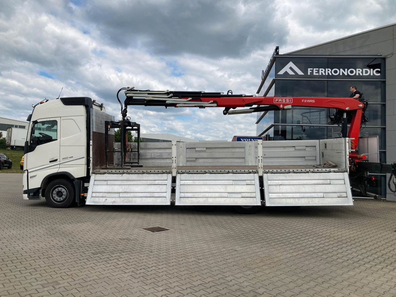 Volvo FH460 8x2 TRIDEM VLA&NLA gelenkt*FASSI F215AS.24 - Auto s hydraulickou rukou: obrázek 3 Volvo FH460 8x2 TRIDEM VLA&NLA gelenkt*FASSI F215AS.24 - Auto s hydraulickou rukou: obrázek 3