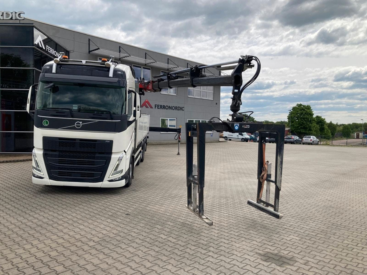 Volvo FH460 8x2 TRIDEM VLA&NLA gelenkt*FASSI F215AS.24 - Auto s hydraulickou rukou: obrázek 5 Volvo FH460 8x2 TRIDEM VLA&NLA gelenkt*FASSI F215AS.24 - Auto s hydraulickou rukou: obrázek 5