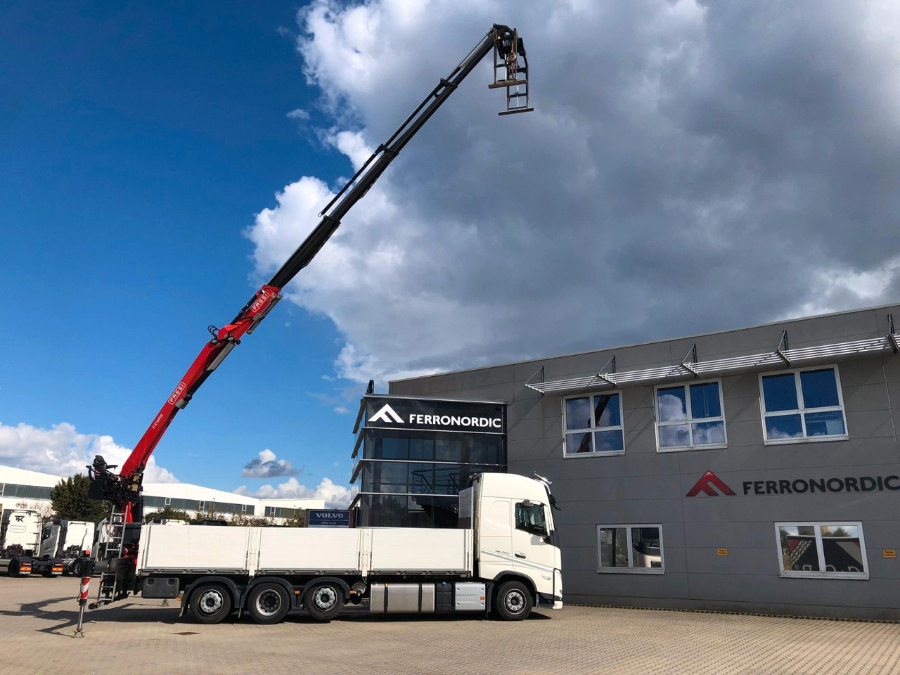 Volvo FH460 8x2 TRIDEM VLA&NLA gelenkt*FASSI F215AS.24 - Nákladní automobil valníkový/ Plošinový, Auto s hydraulickou rukou: obrázek 1 Volvo FH460 8x2 TRIDEM VLA&NLA gelenkt*FASSI F215AS.24 - Nákladní automobil valníkový/ Plošinový, Auto s hydraulickou rukou: obrázek 1