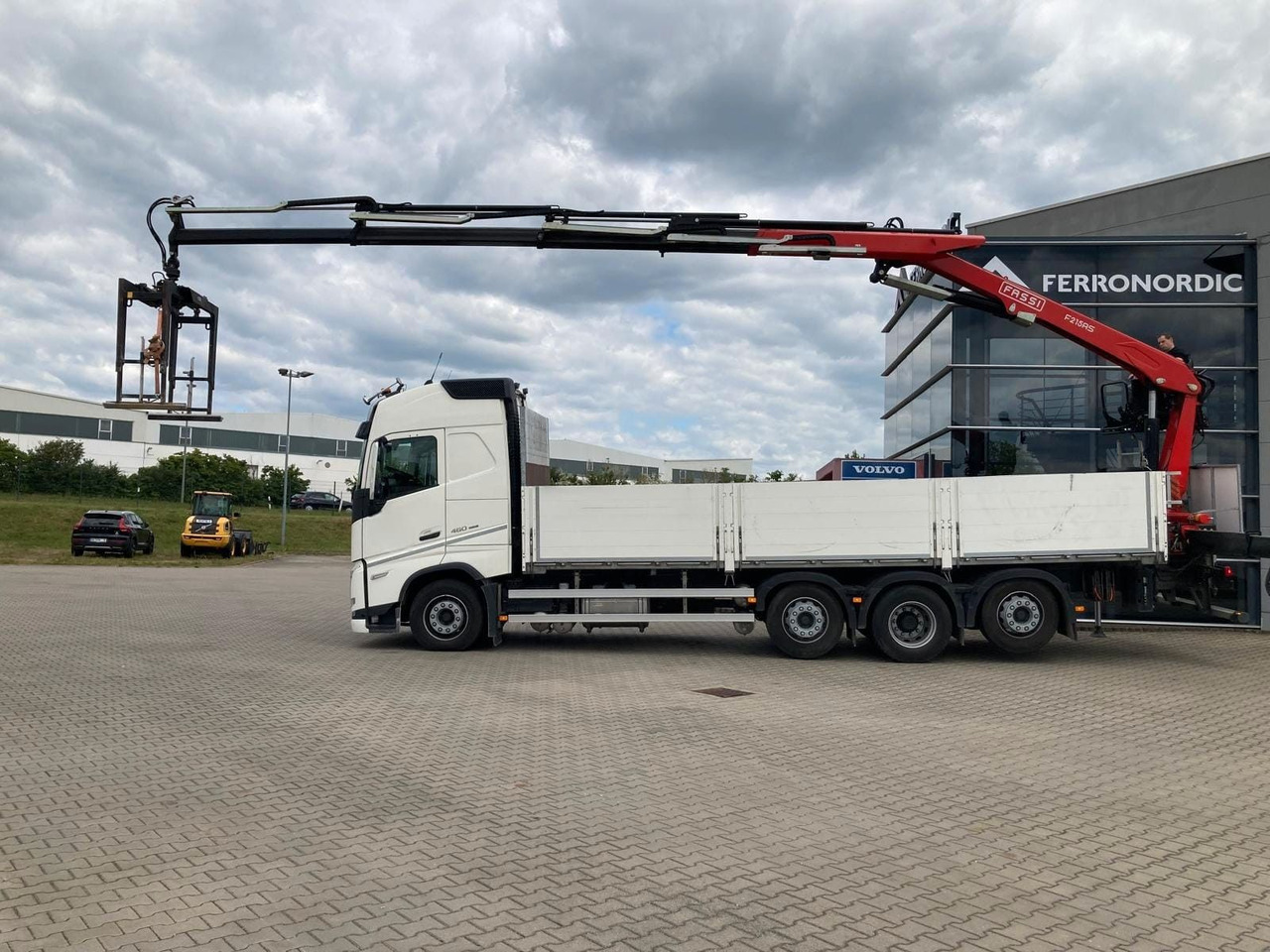 Volvo FH460 8x2 TRIDEM VLA&NLA gelenkt*FASSI F215AS.24 - Auto s hydraulickou rukou: obrázek 1 Volvo FH460 8x2 TRIDEM VLA&NLA gelenkt*FASSI F215AS.24 - Auto s hydraulickou rukou: obrázek 1