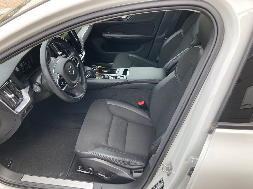 Volvo V60 T6 AWD R-Design Expression Recharge Plug-In Volvo V60 T6 AWD R-Design Expression Recharge Plug-In - Kombi: obrázek 5 Volvo V60 T6 AWD R-Design Expression Recharge Plug-In Volvo V60 T6 AWD R-Design Expression Recharge Plug-In - Kombi: obrázek 5