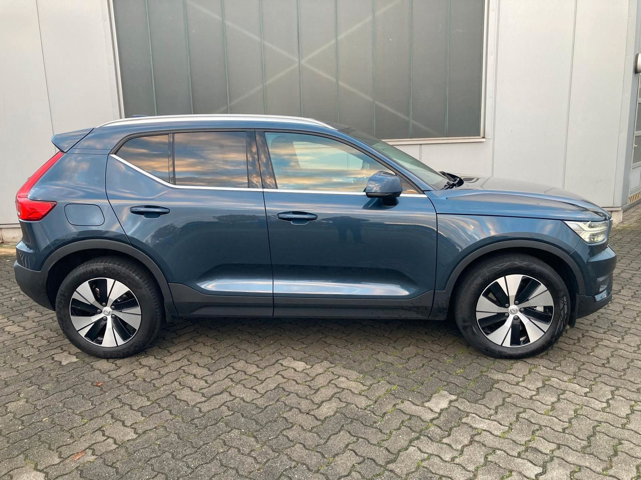 Volvo XC 40 T4 Inscription Expr. Recharge Plug-In Hyb - SUV: obrázek 2 Volvo XC 40 T4 Inscription Expr. Recharge Plug-In Hyb - SUV: obrázek 2