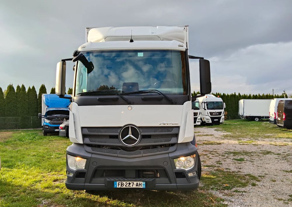 Mercedes-Benz Antos - Chladírenský nákladní automobil: obrázek 3 Mercedes-Benz Antos - Chladírenský nákladní automobil: obrázek 3