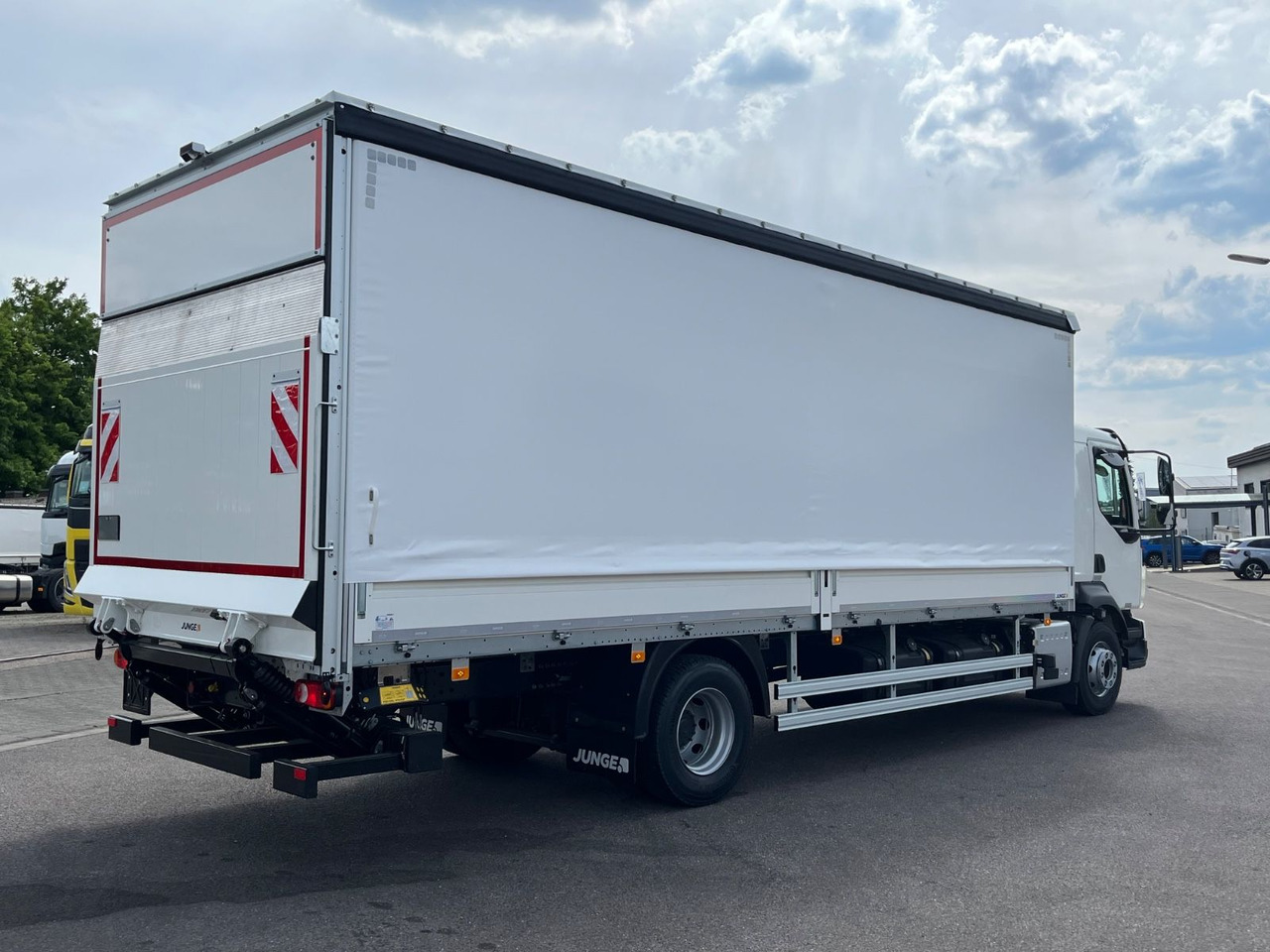 Volvo FL 14.245 Junge Schiebeplanenaufbau LBW - Plachtový nákladní auto: obrázek 5 Volvo FL 14.245 Junge Schiebeplanenaufbau LBW - Plachtový nákladní auto: obrázek 5