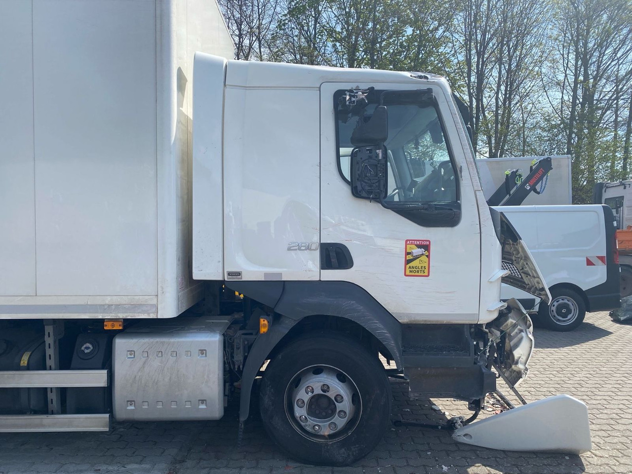 Volvo FL 16.280 Koffer Unfallschaden - Skříňový nákladní auto: obrázek 2 Volvo FL 16.280 Koffer Unfallschaden - Skříňový nákladní auto: obrázek 2