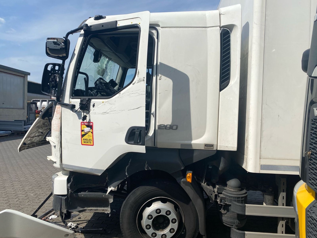 Volvo FL 16.280 Koffer Unfallschaden - Skříňový nákladní auto: obrázek 3 Volvo FL 16.280 Koffer Unfallschaden - Skříňový nákladní auto: obrázek 3