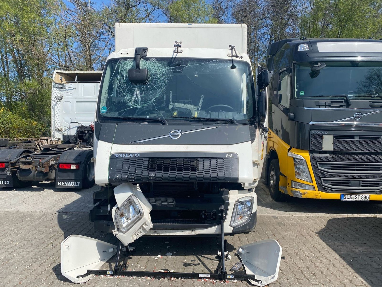 Volvo FL 16.280 Koffer Unfallschaden - Skříňový nákladní auto: obrázek 1 Volvo FL 16.280 Koffer Unfallschaden - Skříňový nákladní auto: obrázek 1