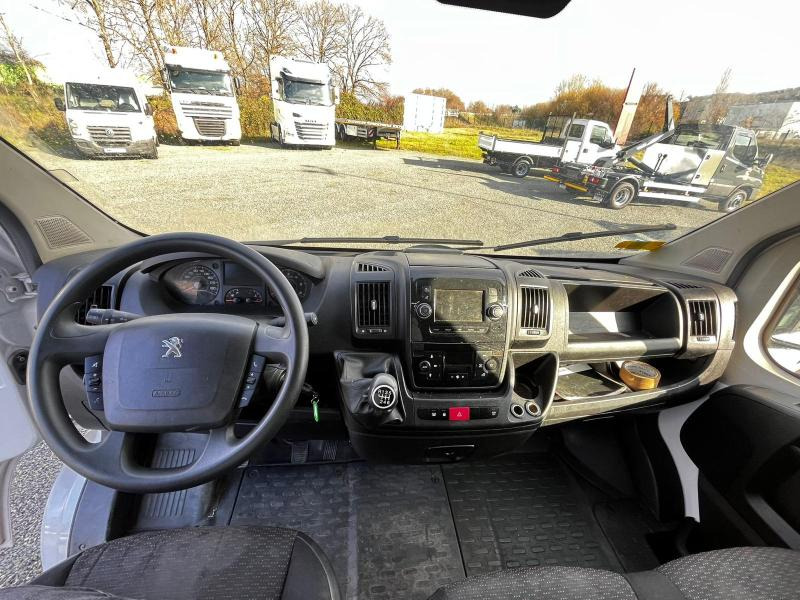 Interior photo 1: Furgon Peugeot Boxer L2H2 2,2L HDI