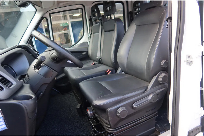 Iveco Daily 35C16 HI Matic Dubbele cabine open 7 persoons uitvoering. Dubbel lucht achter as. 3.0 L motor - Dodávka, Dodávka s dvojitou kabinou: obrázek 4 Iveco Daily 35C16 HI Matic Dubbele cabine open 7 persoons uitvoering. Dubbel lucht achter as. 3.0 L motor - Dodávka, Dodávka s dvojitou kabinou: obrázek 4