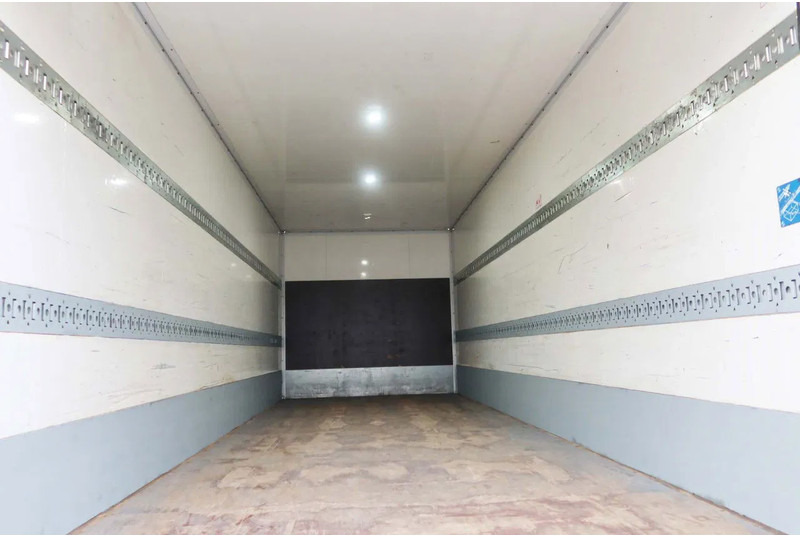 Skříňový nákladní auto Mercedes-Benz Actros 1840 L Bakwagen + Bar klep 2000 KG + Geïsoleerde bak: obrázek 7 Skříňový nákladní auto Mercedes-Benz Actros 1840 L Bakwagen + Bar klep 2000 KG + Geïsoleerde bak: obrázek 7