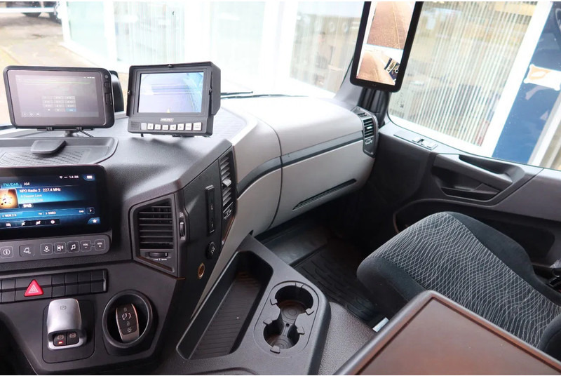 Skříňový nákladní auto Mercedes-Benz Actros 1840 L Bakwagen + Bar klep 2000 KG + Geïsoleerde bak: obrázek 15 Skříňový nákladní auto Mercedes-Benz Actros 1840 L Bakwagen + Bar klep 2000 KG + Geïsoleerde bak: obrázek 15