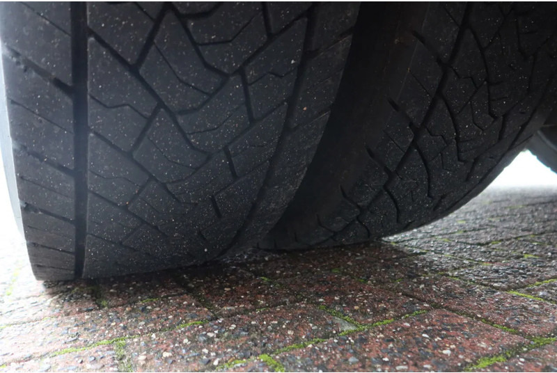 Skříňový nákladní auto Mercedes-Benz Actros 1840 L Bakwagen + Bar klep 2000 KG + Geïsoleerde bak: obrázek 10 Skříňový nákladní auto Mercedes-Benz Actros 1840 L Bakwagen + Bar klep 2000 KG + Geïsoleerde bak: obrázek 10