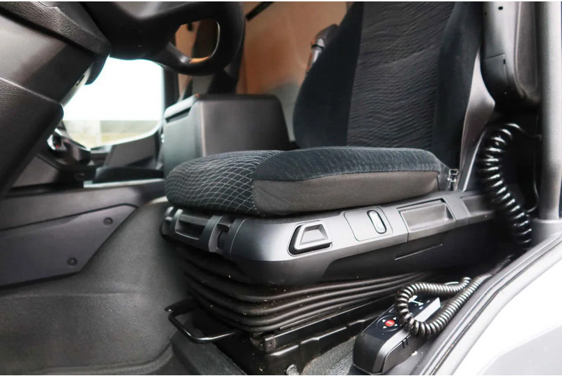 Skříňový nákladní auto Mercedes-Benz Actros 1840 L Bakwagen + Bar klep 2000 KG + Geïsoleerde bak: obrázek 13 Skříňový nákladní auto Mercedes-Benz Actros 1840 L Bakwagen + Bar klep 2000 KG + Geïsoleerde bak: obrázek 13