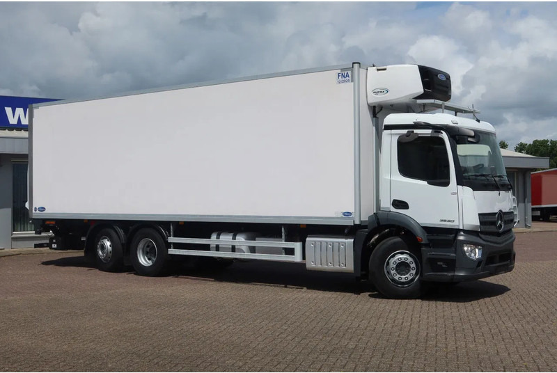 Mercedes-Benz Actros 2530 L Koel/Vries + Laadklep DHollandia 2500kg - Chladírenský nákladní automobil: obrázek 2 Mercedes-Benz Actros 2530 L Koel/Vries + Laadklep DHollandia 2500kg - Chladírenský nákladní automobil: obrázek 2
