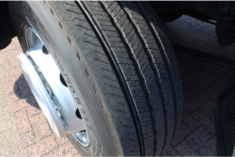 Mercedes-Benz Antos 2127 L Bak + klep 2000 kg Euro 6 - Skříňový nákladní auto: obrázek 5 Mercedes-Benz Antos 2127 L Bak + klep 2000 kg Euro 6 - Skříňový nákladní auto: obrázek 5