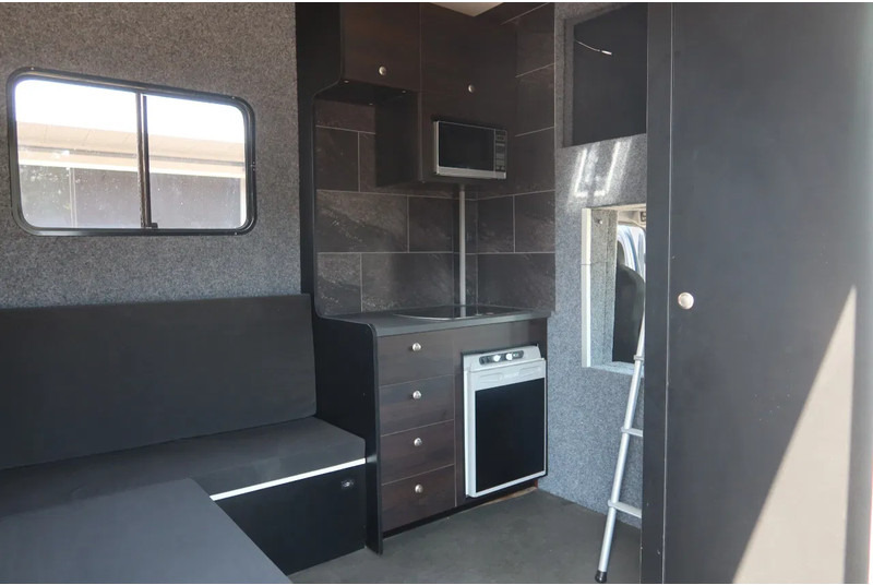 Mercedes-Benz Atego 816 L 3 Paarden/4 Ponies Nieuwe APK + nieuwe accu. - Auto na přepravu koní: obrázek 4 Mercedes-Benz Atego 816 L 3 Paarden/4 Ponies Nieuwe APK + nieuwe accu. - Auto na přepravu koní: obrázek 4