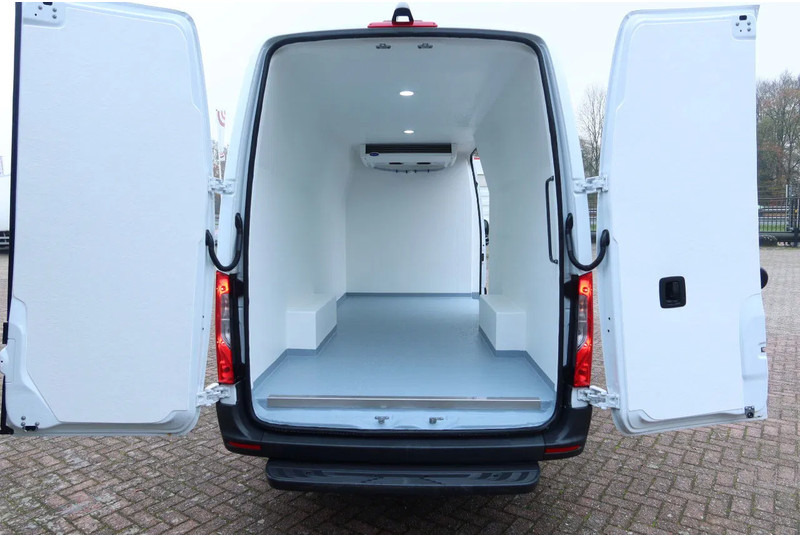 Mercedes-Benz Sprinter 317 Koel/Vries/verwarmen Carrier Xarios 350 + 220 volt nacht aansluiting - Chladící dodávka: obrázek 4 Mercedes-Benz Sprinter 317 Koel/Vries/verwarmen Carrier Xarios 350 + 220 volt nacht aansluiting - Chladící dodávka: obrázek 4