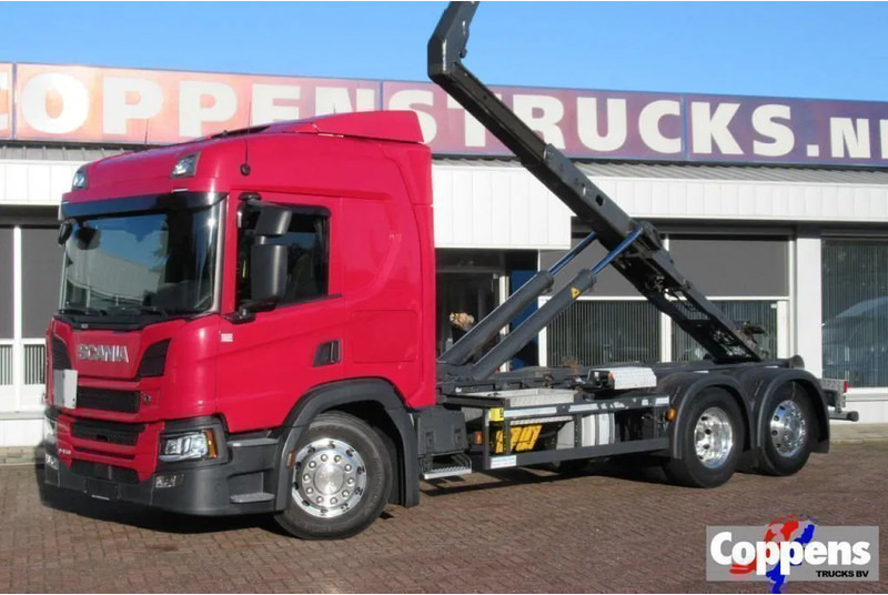 Scania P450 6x2 Euro 6 - Hákový nosič kontejnerů: obrázek 1 Scania P450 6x2 Euro 6 - Hákový nosič kontejnerů: obrázek 1