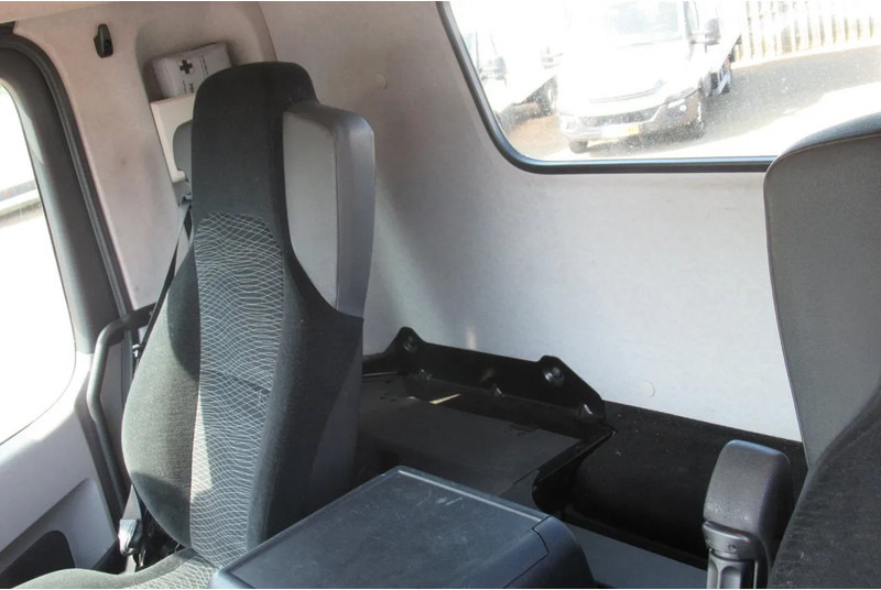 Mercedes-Benz Antos 1833 L - Tahač: obrázek 4 Mercedes-Benz Antos 1833 L - Tahač: obrázek 4