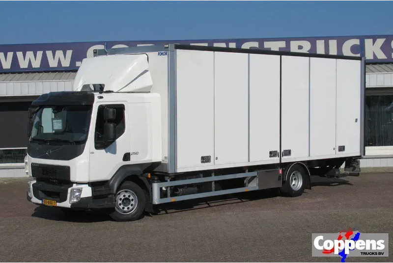 Volvo FL 250 Bakwagen + 6 deuren + Laadklep 2000 kg - Skříňový nákladní auto: obrázek 1 Volvo FL 250 Bakwagen + 6 deuren + Laadklep 2000 kg - Skříňový nákladní auto: obrázek 1