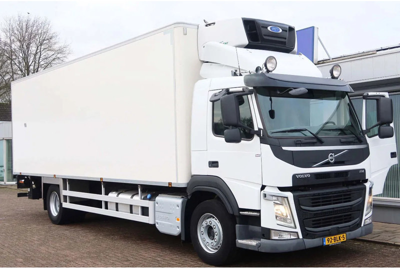Volvo FM 330 4x2 Koel/Vries Carrier Supra 380 + Klep Dhollandia 2500 kg - Chladírenský nákladní automobil: obrázek 2 Volvo FM 330 4x2 Koel/Vries Carrier Supra 380 + Klep Dhollandia 2500 kg - Chladírenský nákladní automobil: obrázek 2