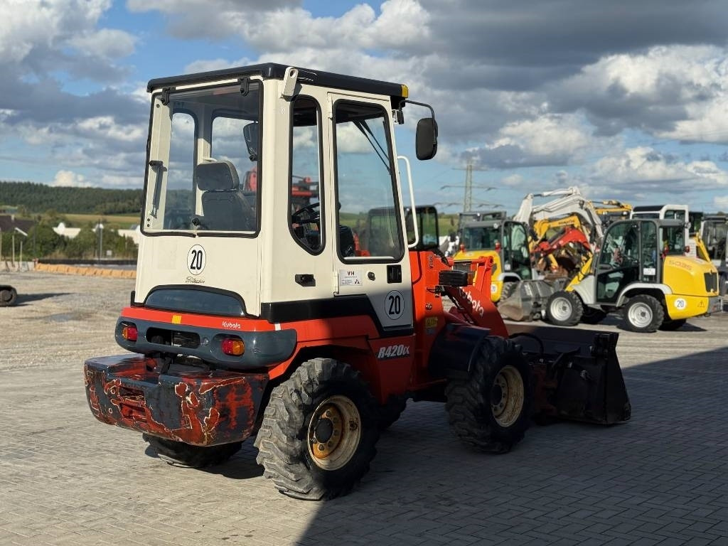 Kubota R 420 - Kolový nakladač: obrázek 5 Kubota R 420 - Kolový nakladač: obrázek 5