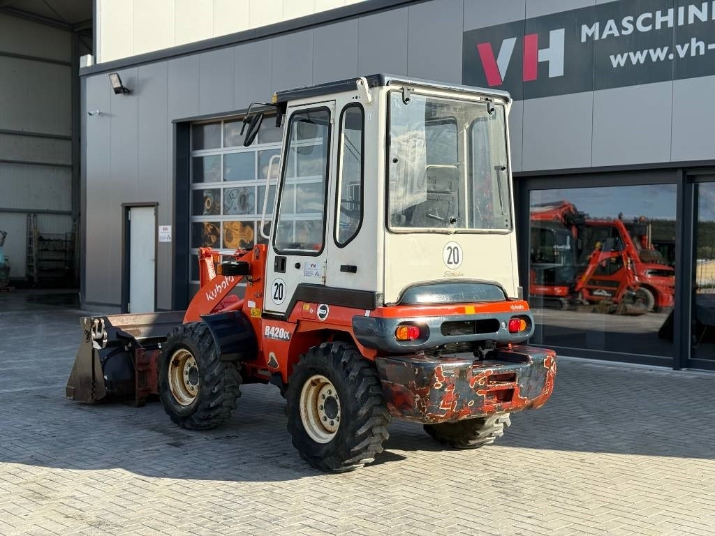Kubota R 420 - Kolový nakladač: obrázek 3 Kubota R 420 - Kolový nakladač: obrázek 3