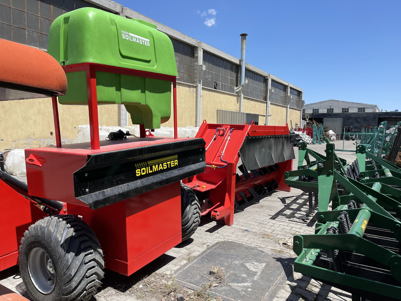 SOIL MASTER COMPOST TURNER MACHINE (COMPOST MIXER) - Obraceč/ Shrnovač: obrázek 3 SOIL MASTER COMPOST TURNER MACHINE (COMPOST MIXER) - Obraceč/ Shrnovač: obrázek 3