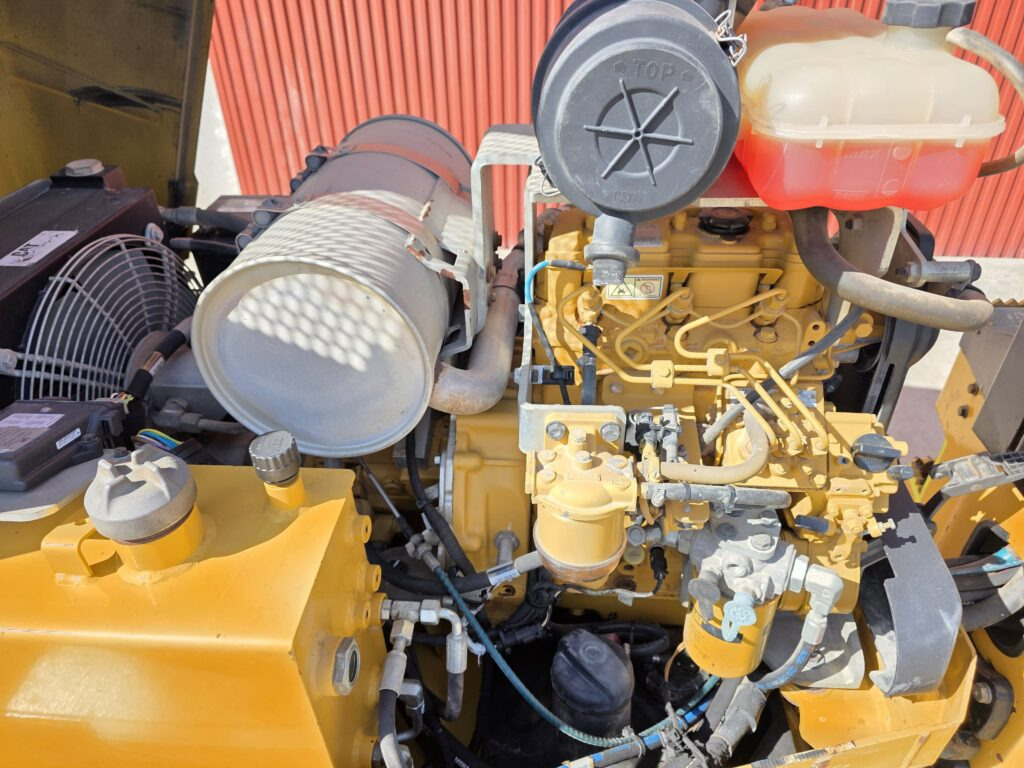 CAT CB24B - Válec: obrázek 4 CAT CB24B - Válec: obrázek 4