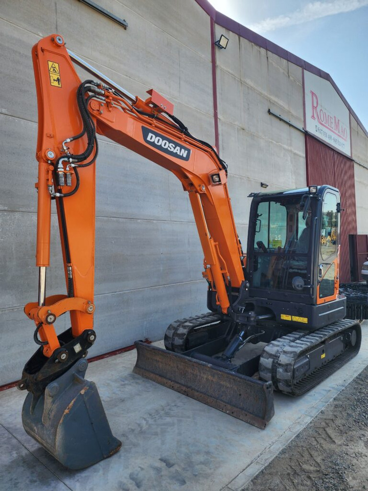 DOOSAN DX63R-3 - Mini rýpadlo: obrázek 2 DOOSAN DX63R-3 - Mini rýpadlo: obrázek 2