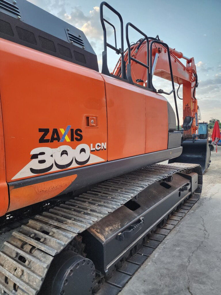 HITACHI ZX300LCN-6 - Pásové rýpadlo: obrázek 4 HITACHI ZX300LCN-6 - Pásové rýpadlo: obrázek 4