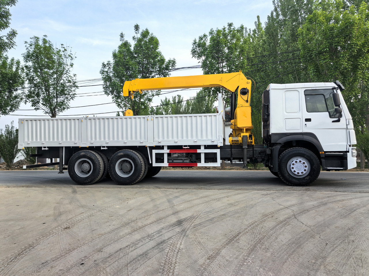 HOWO 371HP CRANE TRUCK - Auto s hydraulickou rukou: obrázek 1 HOWO 371HP CRANE TRUCK - Auto s hydraulickou rukou: obrázek 1
