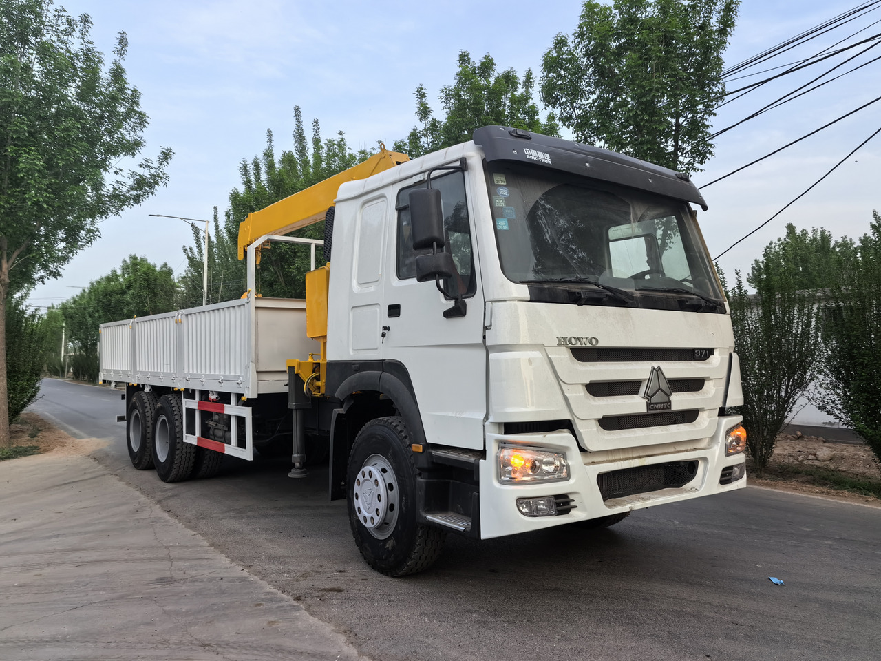 HOWO 371HP CRANE TRUCK - Auto s hydraulickou rukou: obrázek 2 HOWO 371HP CRANE TRUCK - Auto s hydraulickou rukou: obrázek 2