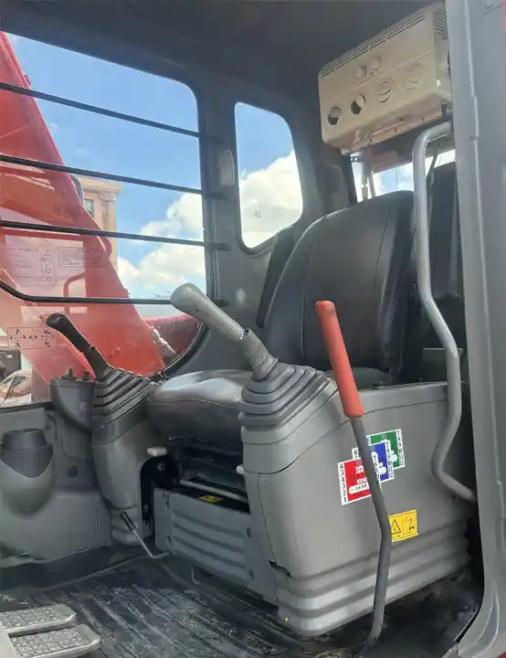 12 Ton Tracked Excavator Low Working Hours Hitachi Zx120 Hydraulic Excavator With Isuzu Engine In Shanghai - Pásové rýpadlo: obrázek 4 12 Ton Tracked Excavator Low Working Hours Hitachi Zx120 Hydraulic Excavator With Isuzu Engine In Shanghai - Pásové rýpadlo: obrázek 4
