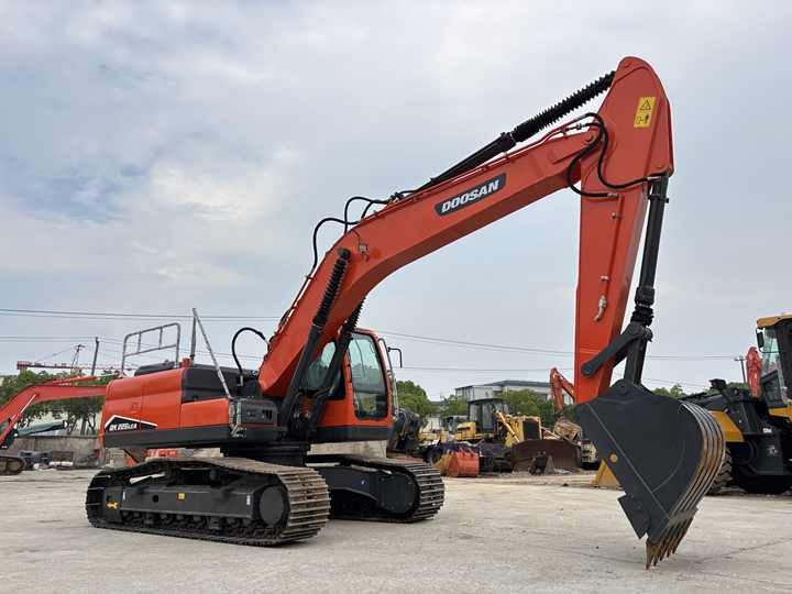 22 Tons Excavator Original Doosan Dx225LCA Crawler Digger Secondhand Used Good Condition Doosan Hydraulic Excavator on Sale - Pásové rýpadlo: obrázek 2 22 Tons Excavator Original Doosan Dx225LCA Crawler Digger Secondhand Used Good Condition Doosan Hydraulic Excavator on Sale - Pásové rýpadlo: obrázek 2