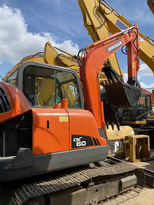 6tons doosan excavator used dx60 dh60 dx55 dh55 mini excavator free shipping - Pásové rýpadlo: obrázek 3 6tons doosan excavator used dx60 dh60 dx55 dh55 mini excavator free shipping - Pásové rýpadlo: obrázek 3