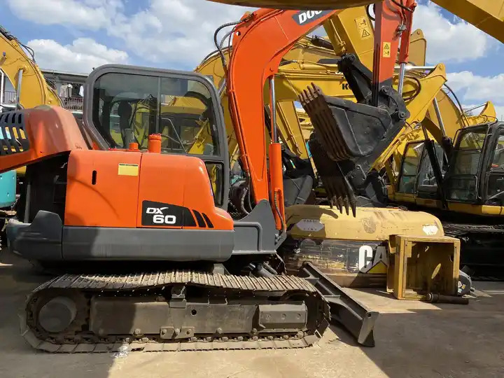 6tons doosan excavator used dx60 dh60 dx55 dh55 mini excavator free shipping - Pásové rýpadlo: obrázek 4 6tons doosan excavator used dx60 dh60 dx55 dh55 mini excavator free shipping - Pásové rýpadlo: obrázek 4