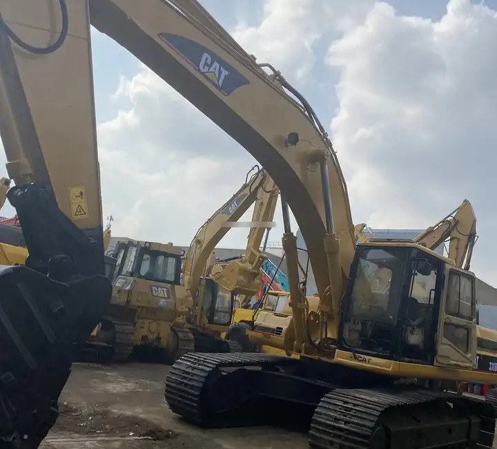 90% New Used Caterpillar crawler excavator CAT 330BL in good condition for sale with low price - Pásové rýpadlo: obrázek 1 90% New Used Caterpillar crawler excavator CAT 330BL in good condition for sale with low price - Pásové rýpadlo: obrázek 1
