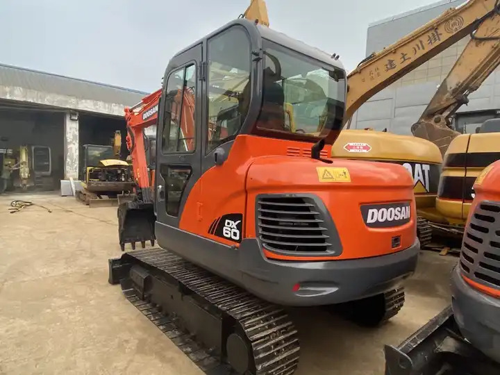 90% new Korea Doosan 6ton dx60 Used excavator in stock - Pásové rýpadlo: obrázek 5 90% new Korea Doosan 6ton dx60 Used excavator in stock - Pásové rýpadlo: obrázek 5