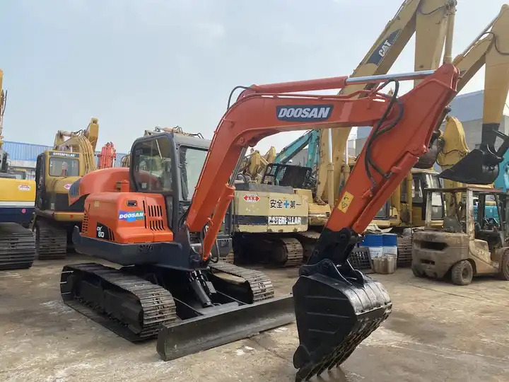 90% new Korea Doosan 6ton dx60 Used excavator in stock - Pásové rýpadlo: obrázek 2 90% new Korea Doosan 6ton dx60 Used excavator in stock - Pásové rýpadlo: obrázek 2