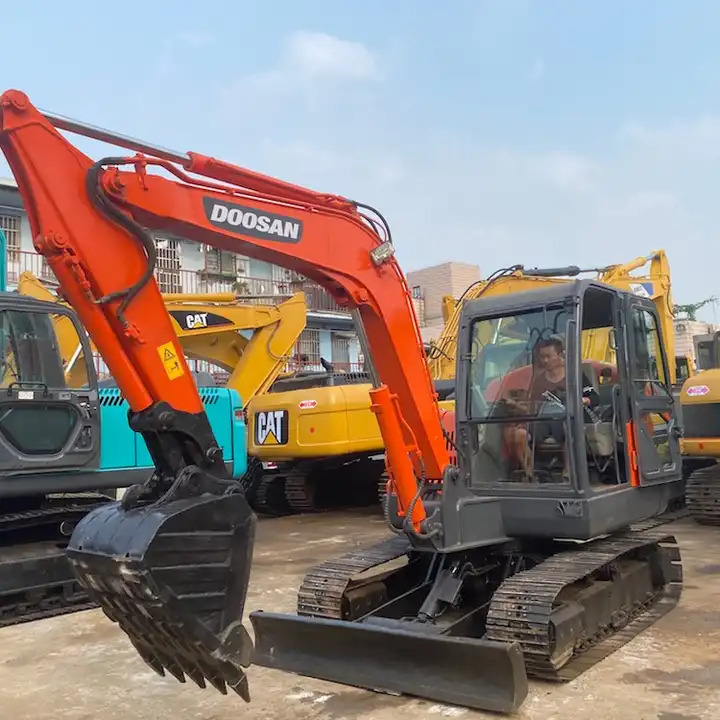 90% new Korea Doosan 6ton dx60 dx55 dx75 excavator - Pásové rýpadlo: obrázek 2 90% new Korea Doosan 6ton dx60 dx55 dx75 excavator - Pásové rýpadlo: obrázek 2