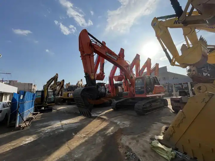 90% new and low hours used excavators Doosan DX300LC second hand excavators 30tons excavator new arrivedd in stock for sale - Rýpadlo: obrázek 3 90% new and low hours used excavators Doosan DX300LC second hand excavators 30tons excavator new arrivedd in stock for sale - Rýpadlo: obrázek 3
