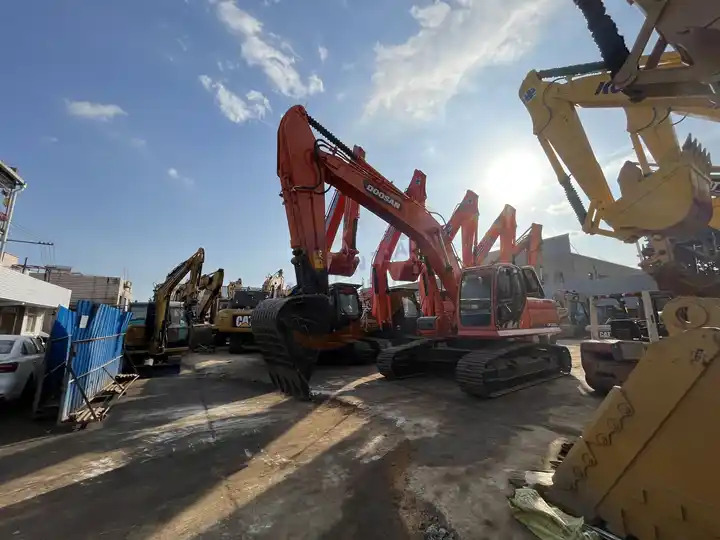 90% new and low hours used excavators Doosan DX300LC second hand excavators 30tons excavator new arrivedd in stock for sale - Rýpadlo: obrázek 4 90% new and low hours used excavators Doosan DX300LC second hand excavators 30tons excavator new arrivedd in stock for sale - Rýpadlo: obrázek 4