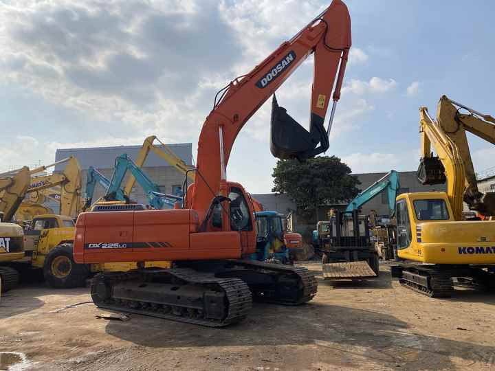 Best Selling DOOSAN excavator machine construction used machinery equipment dx225 DX60 DX70 DH60 DH220 used excavators in stock - Rýpadlo: obrázek 2 Best Selling DOOSAN excavator machine construction used machinery equipment dx225 DX60 DX70 DH60 DH220 used excavators in stock - Rýpadlo: obrázek 2