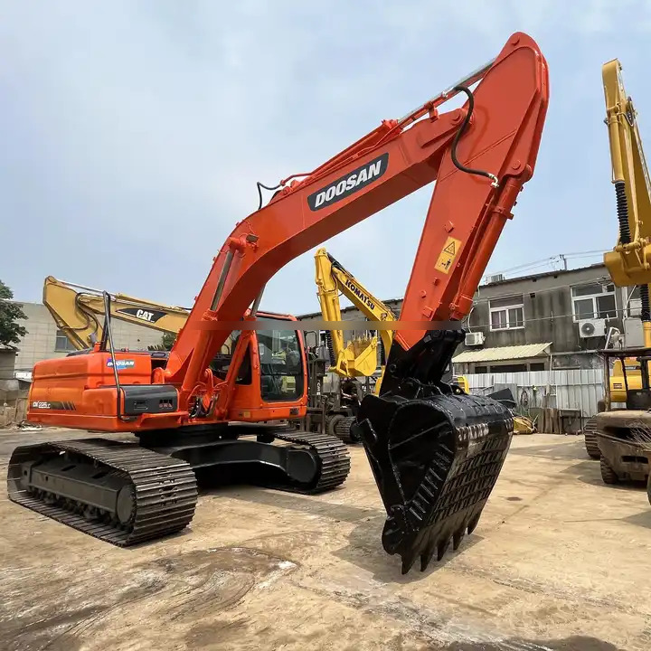 Best Selling DOOSAN excavator machine construction used machinery equipment dx225 used excavators in stock - Rýpadlo: obrázek 1 Best Selling DOOSAN excavator machine construction used machinery equipment dx225 used excavators in stock - Rýpadlo: obrázek 1