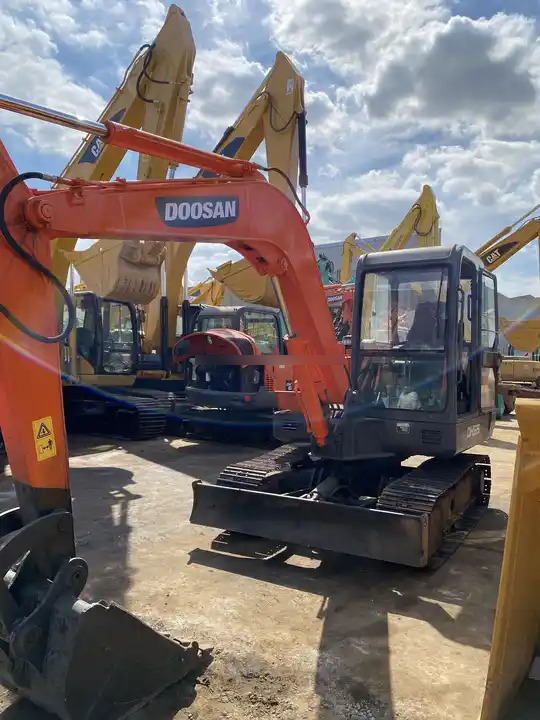 Doosan DH55-V Used Excavator Crawler Excavator Second Hand Japan Engine DH55-V Doosan Excavator in stock for sale - Mini rýpadlo: obrázek 4 Doosan DH55-V Used Excavator Crawler Excavator Second Hand Japan Engine DH55-V Doosan Excavator in stock for sale - Mini rýpadlo: obrázek 4