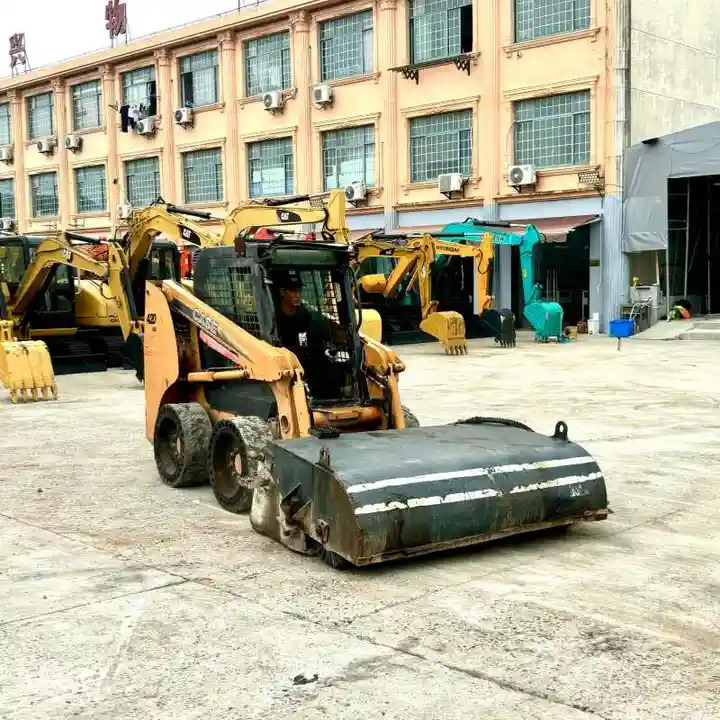 Factory Price case 420 Mini Skid Steer Loader Free After Sale 420 430 440 Mini Skid Steer Loader with Brand Engine - Smykový nakladač: obrázek 4 Factory Price case 420 Mini Skid Steer Loader Free After Sale 420 430 440 Mini Skid Steer Loader with Brand Engine - Smykový nakladač: obrázek 4