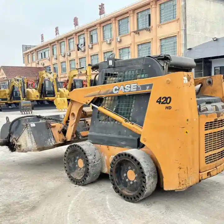 Factory Price case 420 Mini Skid Steer Loader Free After Sale 420 430 440 Mini Skid Steer Loader with Brand Engine - Smykový nakladač: obrázek 3 Factory Price case 420 Mini Skid Steer Loader Free After Sale 420 430 440 Mini Skid Steer Loader with Brand Engine - Smykový nakladač: obrázek 3