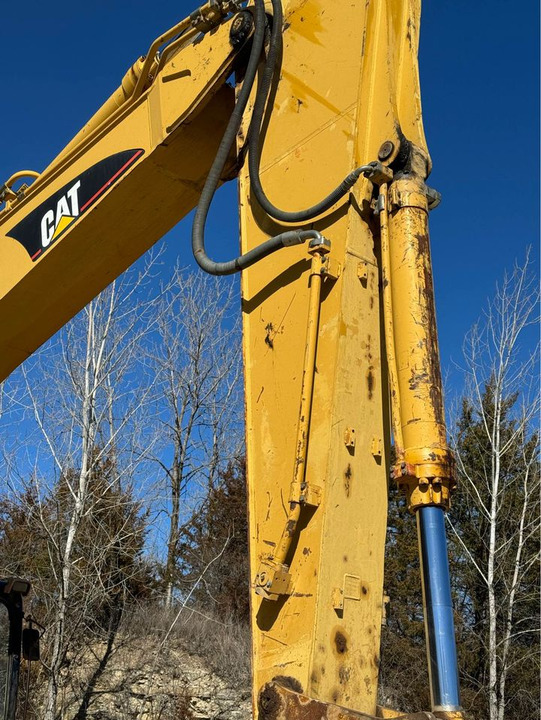 High Quality Good Condition Construction Business Powerful Cat 330C Excavator in Shanghai - Pásové rýpadlo: obrázek 2 High Quality Good Condition Construction Business Powerful Cat 330C Excavator in Shanghai - Pásové rýpadlo: obrázek 2